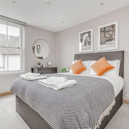 Contemporary 2 Bedroom Apt, Town Centre By Tent Serviced Apartments Chertsey Dış mekan fotoğraf