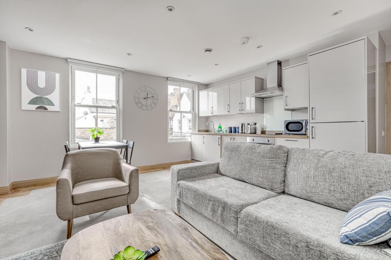 Contemporary 2 Bedroom Apt, Town Centre By Tent Serviced Apartments Chertsey Dış mekan fotoğraf
