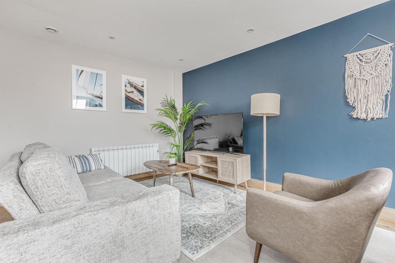 Contemporary 2 Bedroom Apt, Town Centre By Tent Serviced Apartments Chertsey Dış mekan fotoğraf